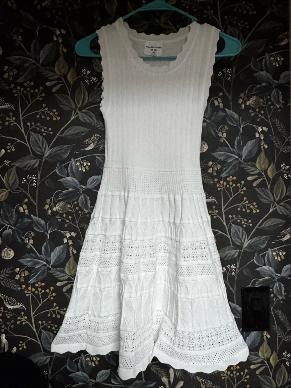 Sleeveless White Knit & Lace Mini Dress worn once excellent condition.